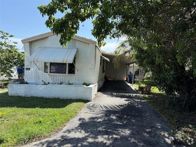 Building Photo - 3161 SW 53rd Ave Rental
