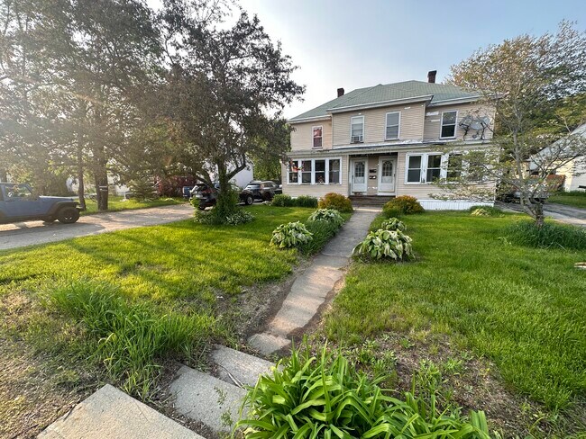 Front - 179 Maple Ave Unidad Duplex