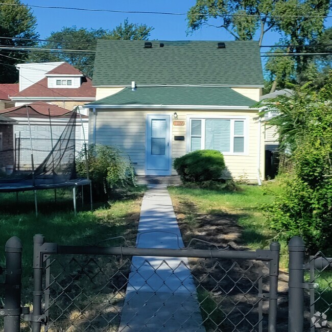 Building Photo - 10022 S Carpenter St Rental