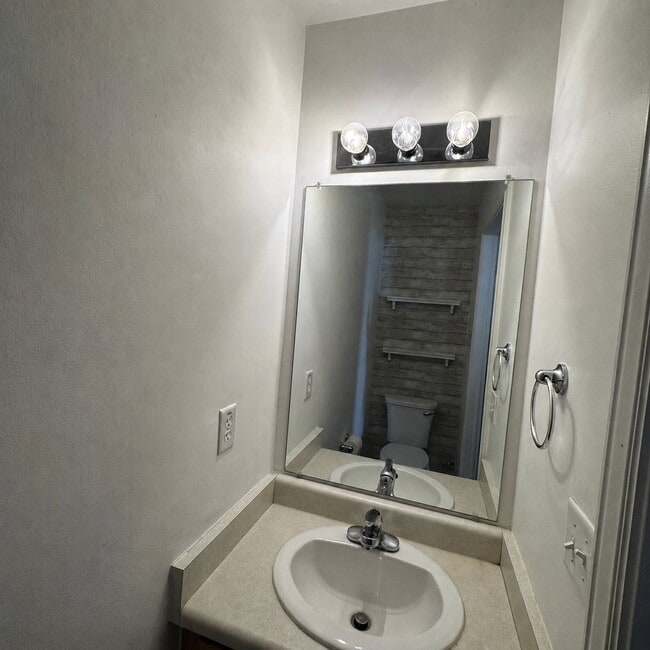 Photo - 2297 Hawthorne St