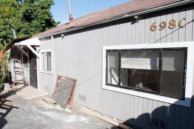 Building Photo - brockhur Unit C