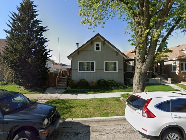 Building Photo - 5734 W Newport Ave