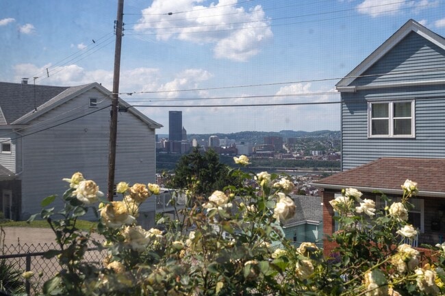 Photo - 2316 Cobden St