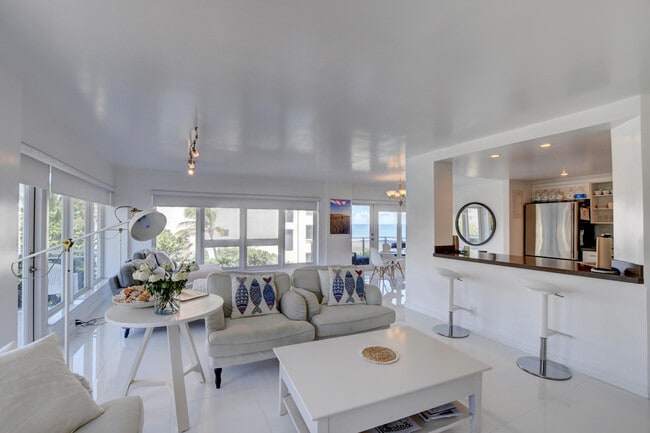 Photo - 2066 N Ocean Blvd Unidad 3nw