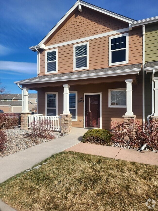Building Photo - Spacious Townhome with Gorgeous Views & Th...