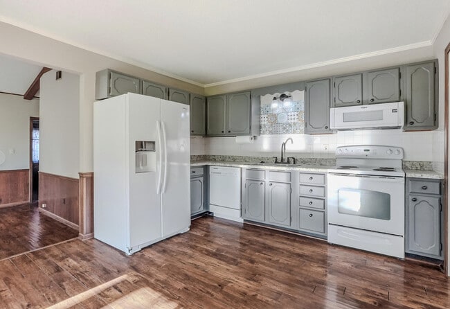 Photo - 2212 Rose Dr