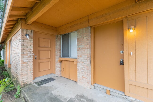 Photo - 323 W William Cannon Dr