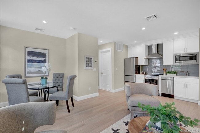 Photo - 610 Jericho Tpke Unit 608