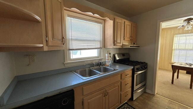 Photo - 100 Ansel Rd