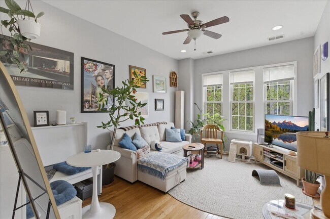 Photo - 3727 N Ashland Ave Unidad 3