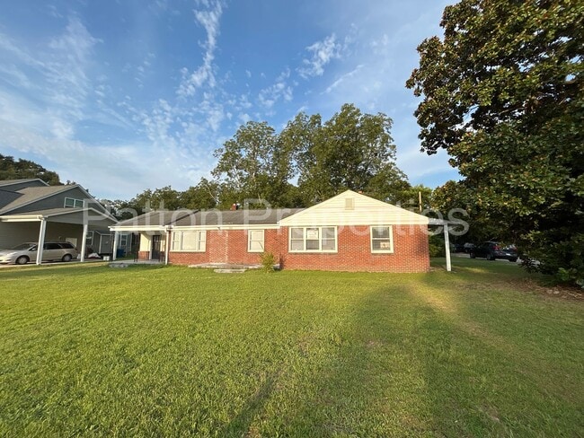 Building Photo - 999 Seminole Dr Unit 999-B Seminole Drive