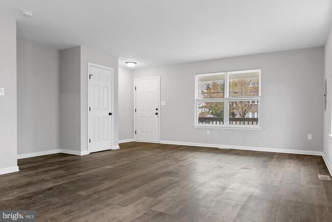 Photo - 1024 Collings Ave