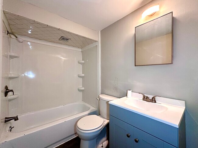 Photo - 831 Morton St
