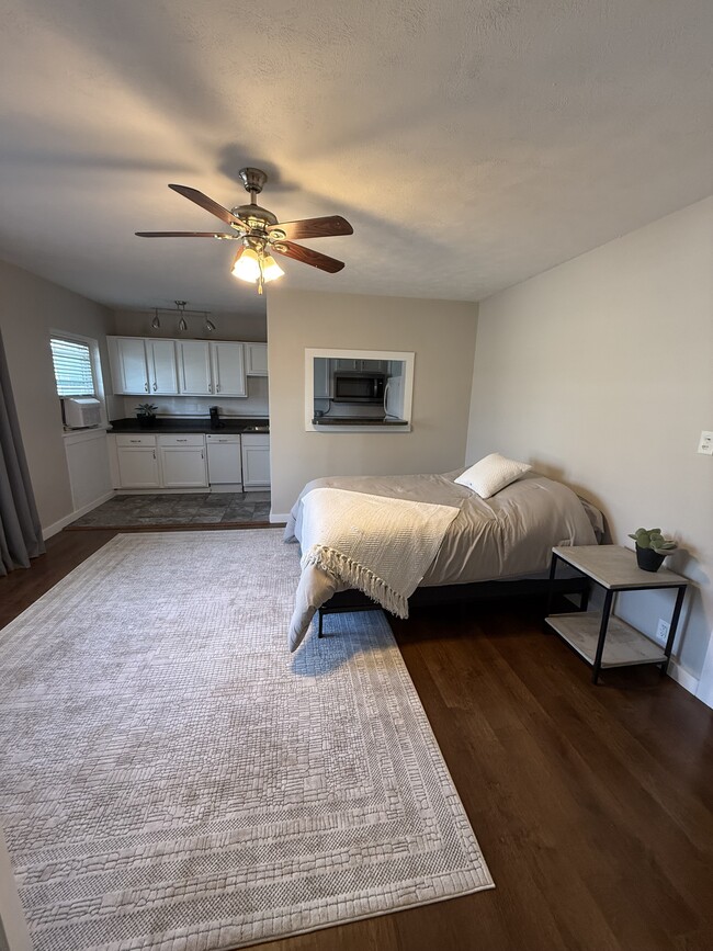 Building Photo - 1630 H St Unit A3