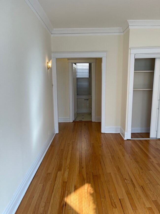 Photo - 6964 Sheridan N Rd Unidad ONE BEDROOM- 3B