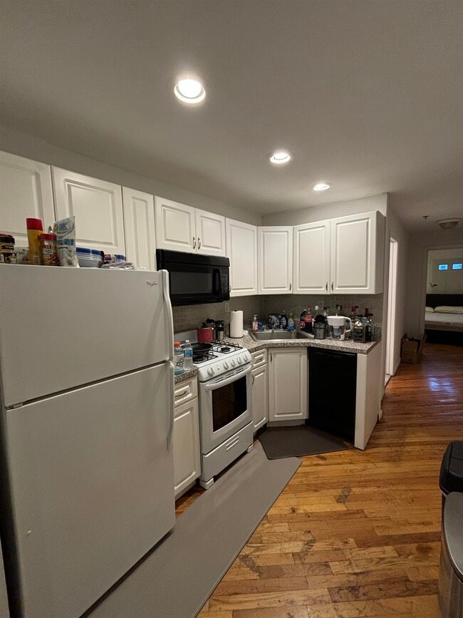 Building Photo - 409 1st St Unit A