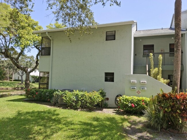 Building Photo - 4017 Carambola Cir N Unit 2994