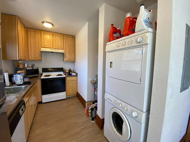 Photo - 2110 Grove Cir