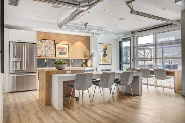 Building Photo - Sloane Rental