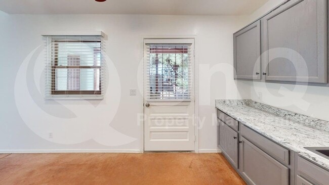 Photo - 421 W 18th St