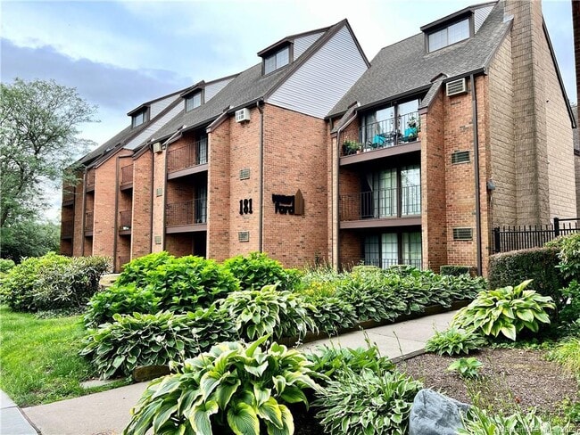 Photo - 181 Loomis Dr Unit APT 152