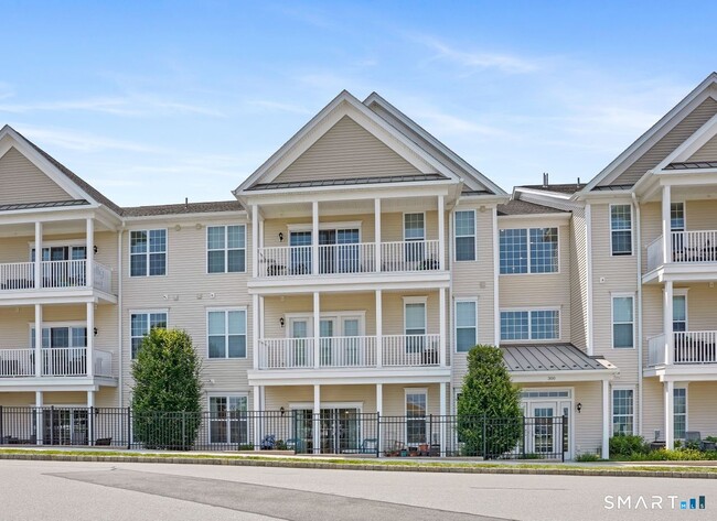 Building Photo - 302 Center Meadow Ln Unit 302