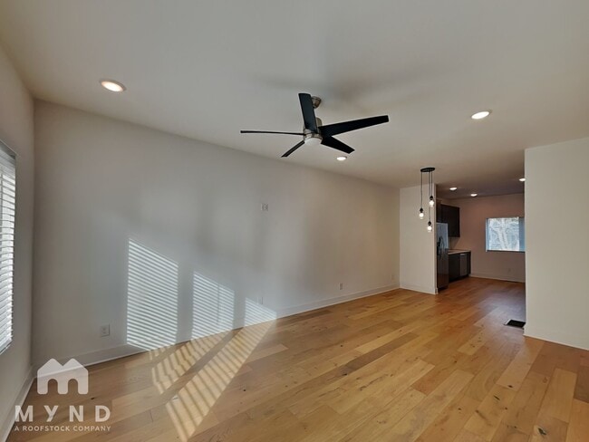 Photo - 1434 Walker Pl SE