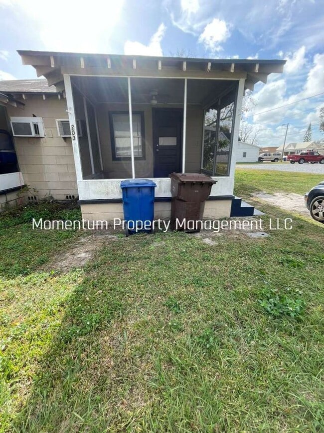 Photo - Cute and Cozy 2/1 in Mulberry- Apply FOR FREE now!!