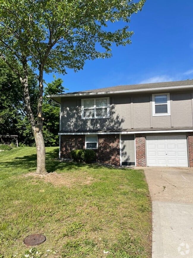 Building Photo - 409 NE Westwind Dr Unit 409 B NE Westwind Dr. Rental