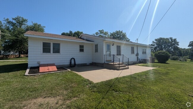 Building Photo - 2221 Millwood Dr Rental