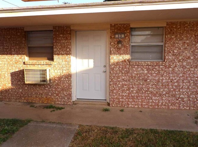 Building Photo - 2601 SW H Ave Unit 13