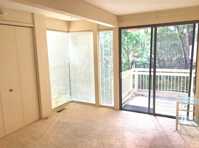 Deck Space - 1404 Morningside Dr Unit 3 Room Studio