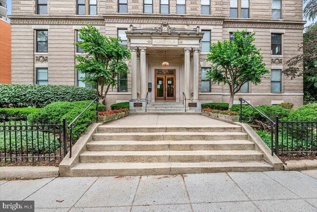 1830 17th St NW Unit 103