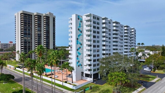 Harbour House - 2401 Bayshore Blvd Apartment
