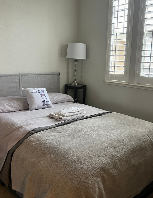 Photo - 1596 Tucker St