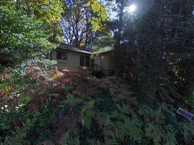 Photo - FALL SPECIAL ~ $1010 OFF FIRST MONTH RENT Unidad 2995 NW Glenridge