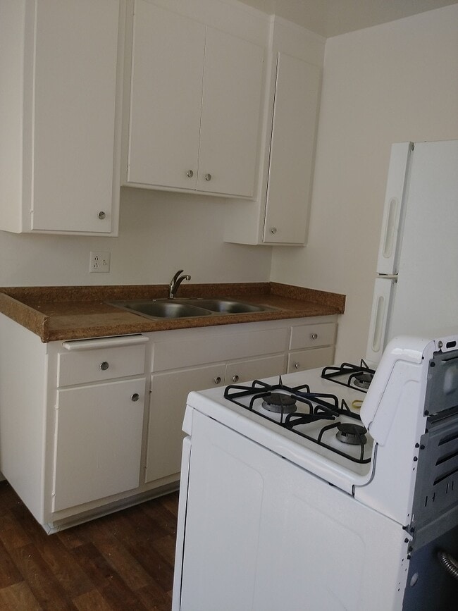 Kitchen - 11290 Ohio Ave Unit 01