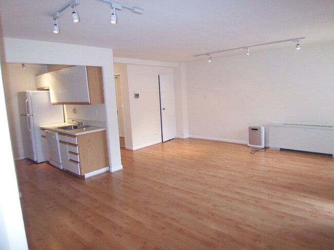 Photo - FOR SALE OR RENT-Centrally Located Dupont Circle 1 Bedroom Condo in the heart of it all! Utilitie... Unidad 406