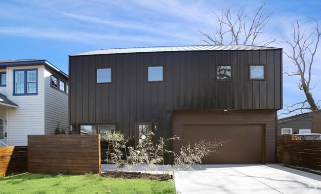 Building Photo - 2108 Roslyn Ave Rental