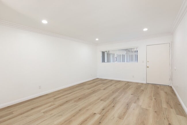 Photo - Great Location! Valley Village / North Hollywood Arts District.