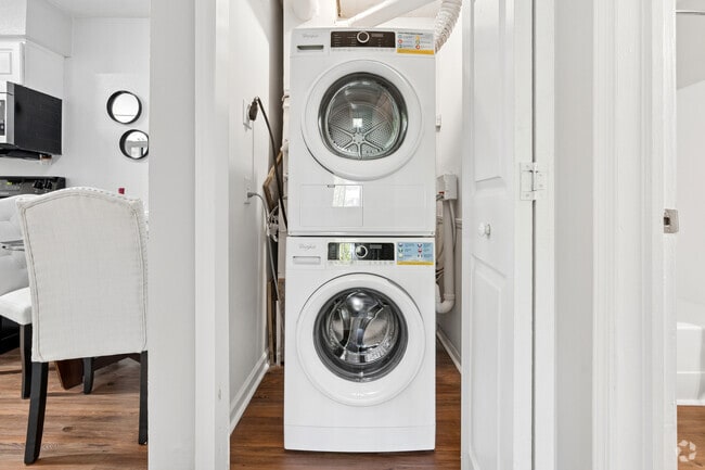 1BR-1BA - 540SF - Washer Dryer