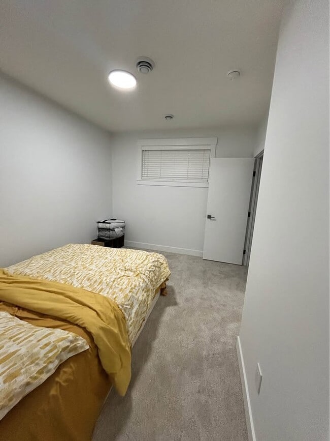 Photo - 240 Rock Lake Dr NW