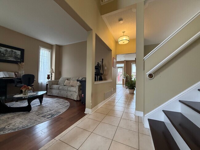 Photo - BASKERVILLE RUN-7071 MISSISSAUGA ON L5W1A3