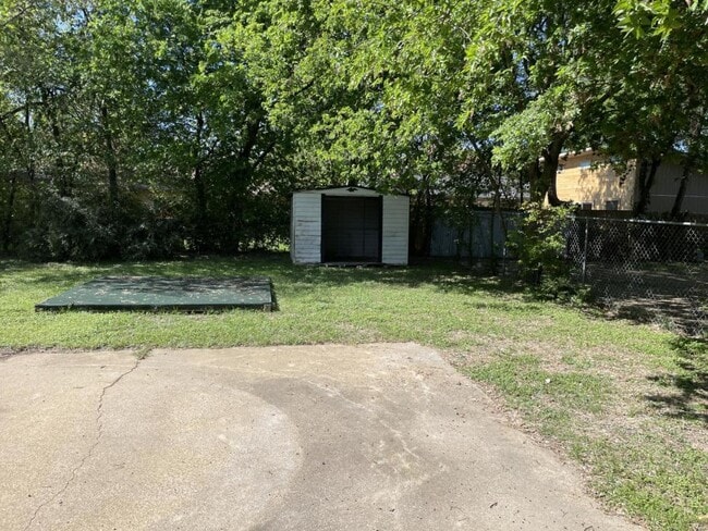 Photo - 2723 Kellogg Ave