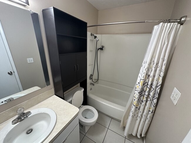 Photo - 460 E Elm St