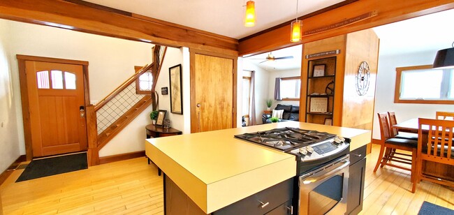 Photo - Fully Furnished Monthly Off-Season Gem!