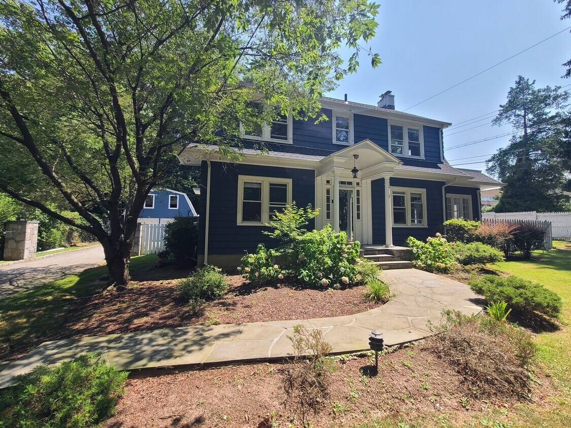 4 bedrooms and 1.5 bathrooms, this home of... - 4 bedrooms and 1.5 bathrooms, this home of...