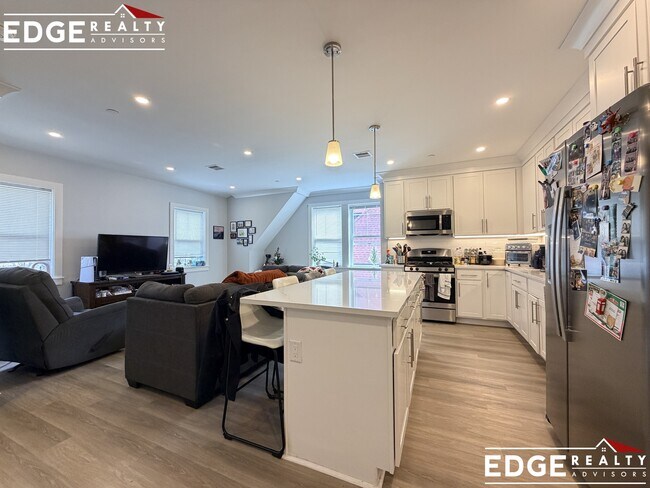 Photo - 64 North Beacon St Unidad 1