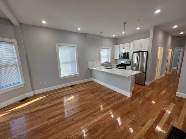 3 bed/2 bath in Somerville The closest tra... - 3 bed/2 bath in Somerville The closest tra... Rental