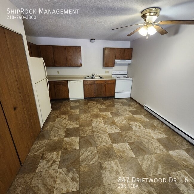 Building Photo - 847 Driftwood Dr Unit 6